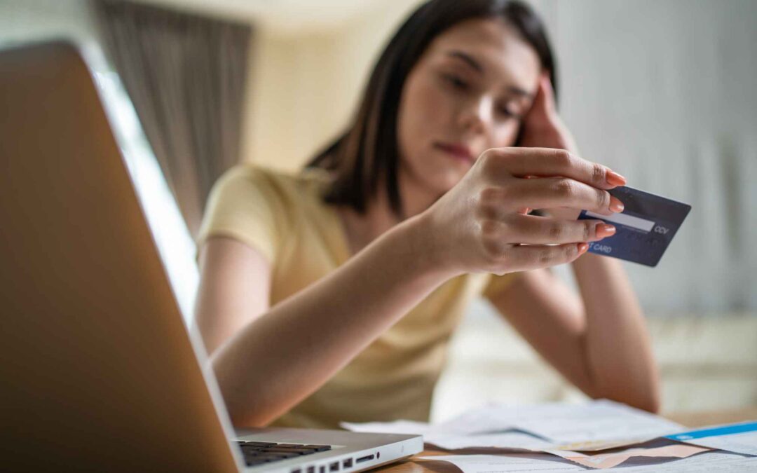 How to Settle Credit Card Debt: 5 Effective Solutions for Lenders